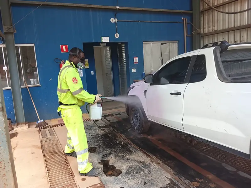Avaliação de exposição a produto químico durante lavagem de veículo com pulverizador