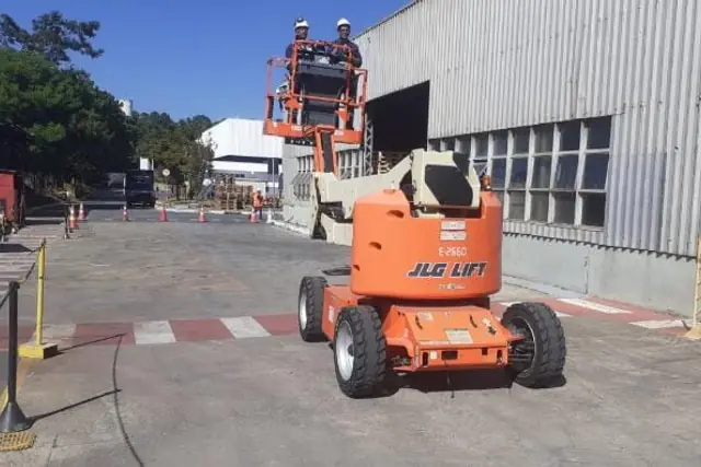 Treinamento de operação de plataforma elevatória de trabalho